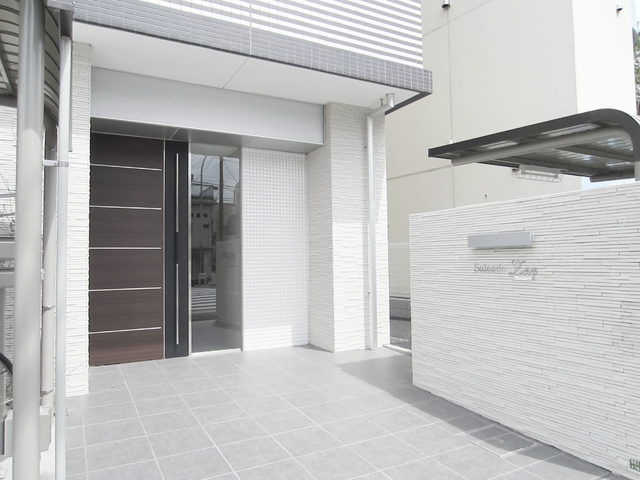 ソレアード・ゼンのエントランス|清潔感のあるデザインですよ