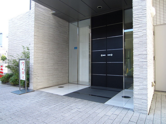 エリアＭのエントランス|重厚なエントランスです