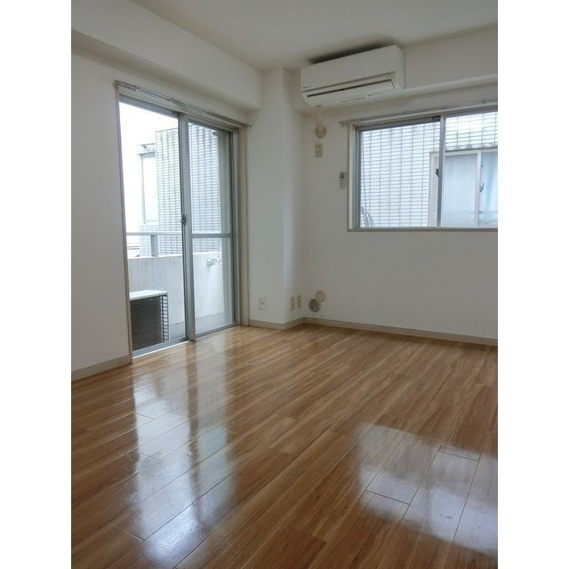 ＹＭＤ新宿ビルの居間・リビング