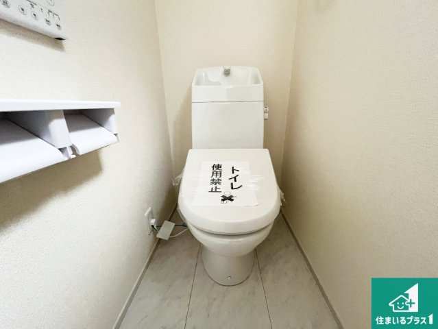 ★甲賀市水口町八坂　新築一戸建てのトイレ|1・2階の2ヶ所にあるので、朝の忙しい時間の順番待ちもなく、深夜の利用にも大変便利です。