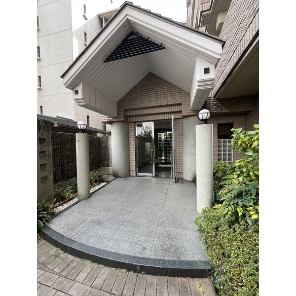 アーデンコート住吉川のエントランス