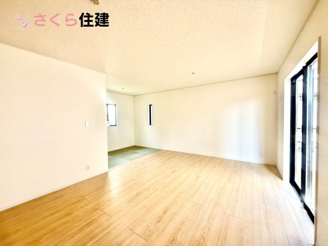 クレイドルガーデン宇都宮市宝木本町　第7　1号棟の内観：施工例|同社施工物件の写真です。三口コンロは複数の調理ができるので時短になります！							
