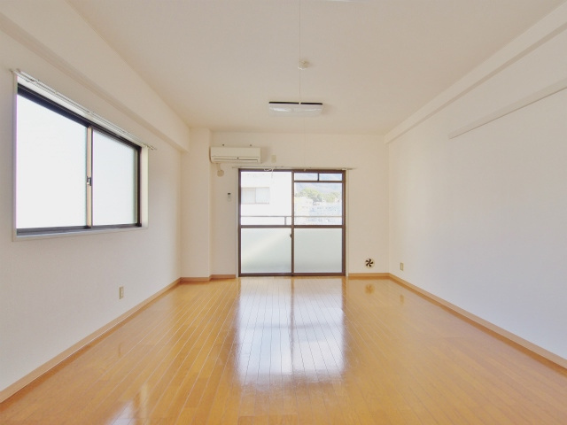 ハマダ矢野ビルの洋室