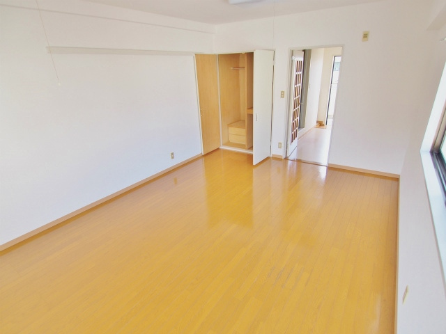 ハマダ矢野ビルの洋室