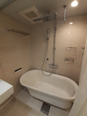 シュトラーレ四番町の浴室|落ち着いた空間のお風呂です