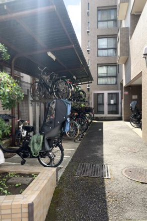 モア・クレスト上池袋の駐輪場