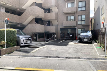 モア・クレスト上池袋の駐車場