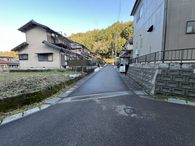 土地　東深瀬の前面道路含む現地写真|南側道路
