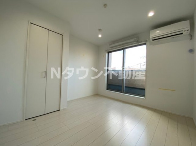 【居間・リビング】 | ティーエーヤダヒガシ | こちらの居間で趣味の時間をお楽しみください