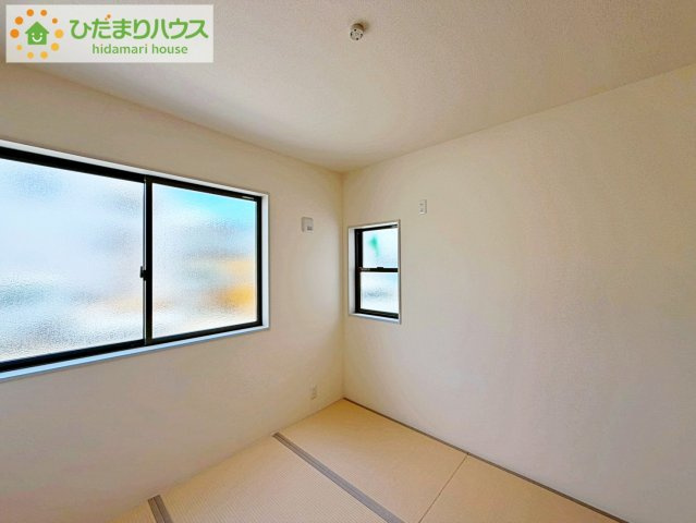 いわき市泉町滝尻第2　新築戸建　2号棟の和室|小さなお子さまのいる方におすすめ！リビング横の和室でお子様が遊んでる様子も確認できます(^^)/