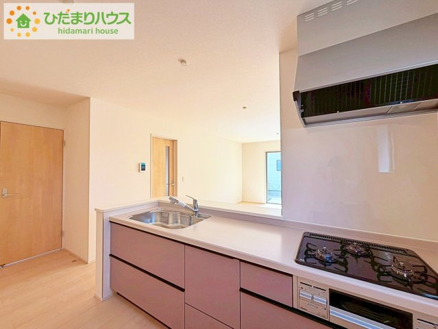いわき市泉町滝尻第2　新築戸建　2号棟のキッチン|家族と会話しながら料理できるオープンカウンター♪