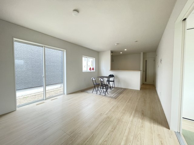 クレイドルガーデン八戸市長者第６　2号棟の居間・リビング