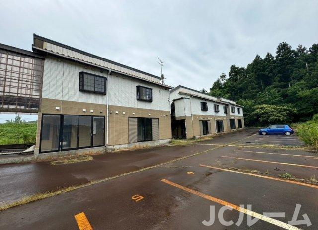 柏崎市大字佐藤池新田のアパートの外観