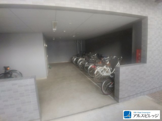 アイムふじみ野西二番館の駐輪場|屋根があるので、雨から自転車をまもります