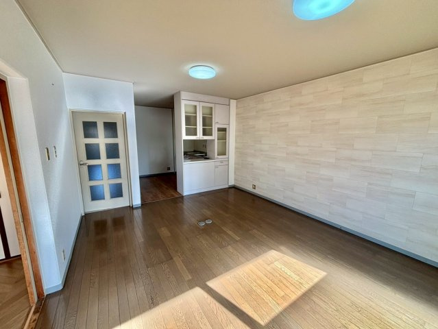 エクラージュB棟の居間・リビング