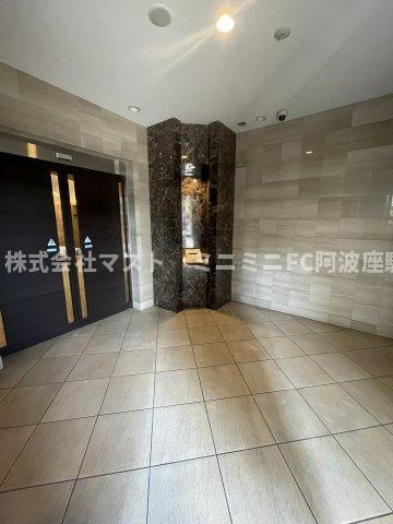 アドバンス西梅田Ⅱのエントランス