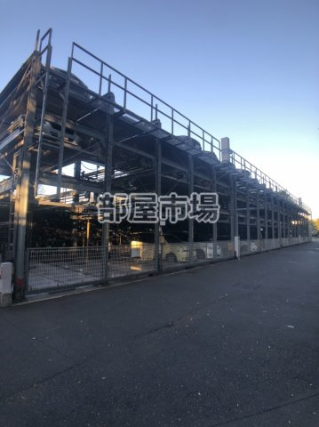 レジディア南千住の駐車場
