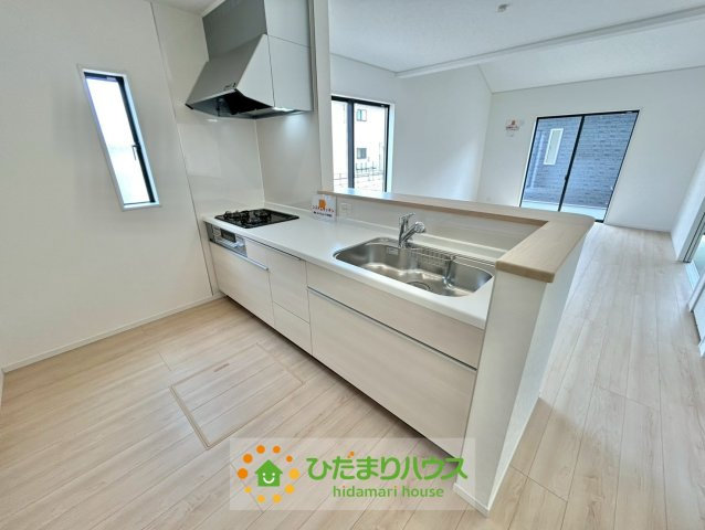 加須市馬内第3　新築一戸建て　02　クレイドルガーデンのキッチン
