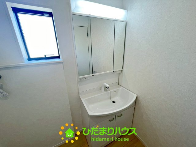 加須市馬内第3　新築一戸建て　02　クレイドルガーデンの独立洗面台