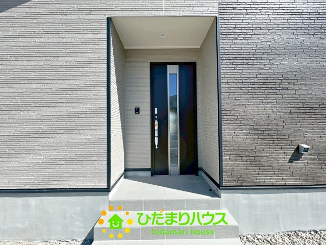 加須市馬内第3　新築一戸建て　02　クレイドルガーデンの玄関