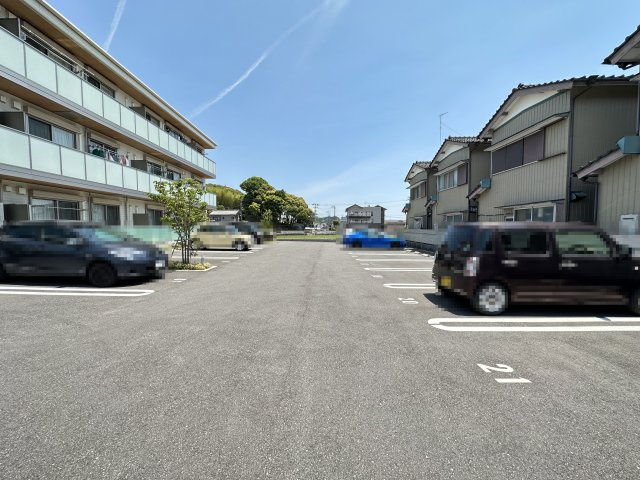 シャーメゾン アルファⅡの駐車場