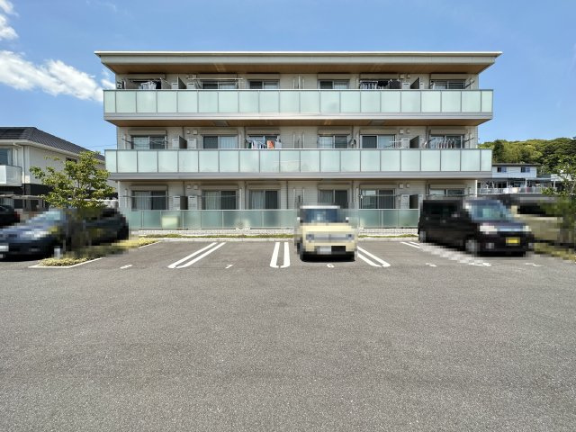 シャーメゾン アルファⅡの駐車場