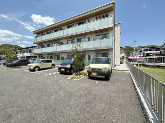 シャーメゾン アルファⅡの駐車場