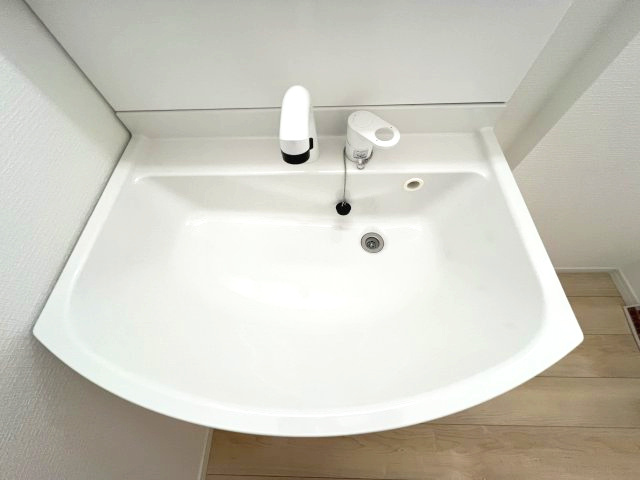 昭島市拝島町3丁目　新築戸建全3棟の独立洗面台|暮らしを快適に変えるシャワー付洗面台