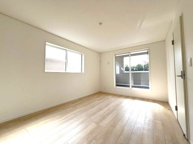 昭島市拝島町3丁目　新築戸建全3棟の洋室|【洋室2】8.7帖の広々した主寝室