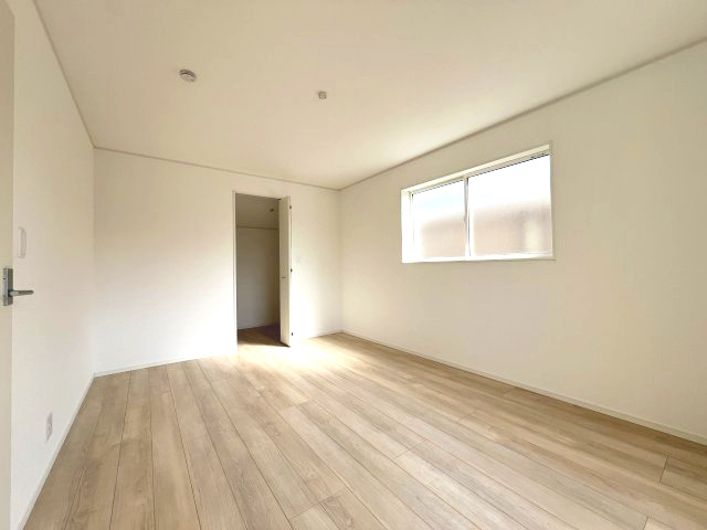 昭島市拝島町3丁目　新築戸建全3棟の洋室|【洋室2】1.5帖でたっぷり収納力を備えたウォークインクロゼット