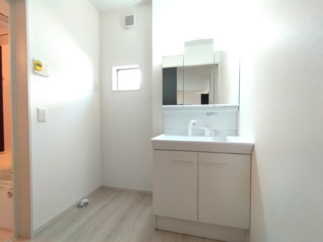 那珂市菅谷11期の独立洗面台|朝の身支度には欠かせない独立洗面化粧台