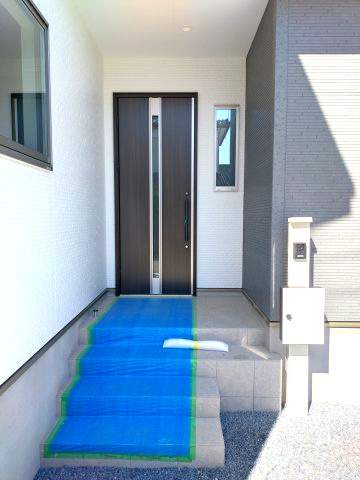 那珂市菅谷11期の玄関|エントランスです。住まいの顏となるエントランス、お洒落にコーディネートをして自分らしいお家に♪