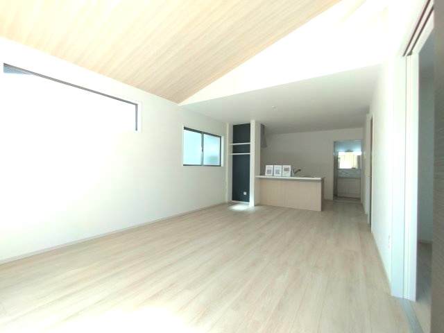 那珂市菅谷11期の居間・リビング|リビングです。明るいリビングで居心地が良くご家族皆で寛げる憩いの場。家族のコミュニケーションが欠かせない場になります～♪