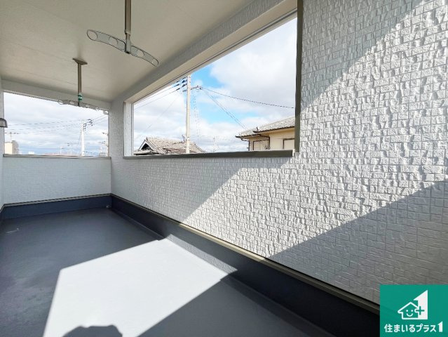 加古川市別府町新野辺　第23期　新築一戸建てのバルコニー|ワイドバルコニーは洗濯物を干すスペースが広いのでご家族が多くても安心！