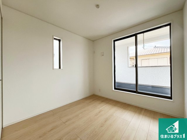加古川市別府町新野辺　第23期　新築一戸建ての洋室|収納スペースが充実しているので子供の成長に合わせてたくさん収納ができます！家族構成に合わせた様々な活用ができる収納！
