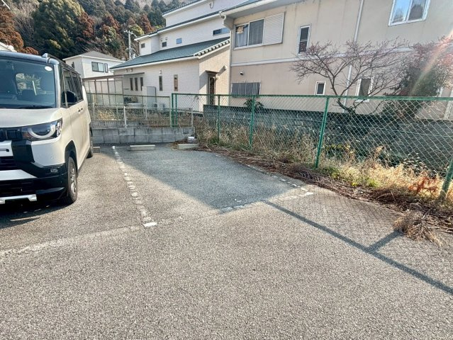 ルシエール本城の駐車場