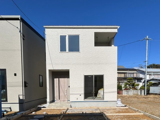 高知市旭天神町　新築建売③の外観|長く愛されるシンプルな佇まい。旭東小学校まで徒歩5分！津波の心配がないエリアです。