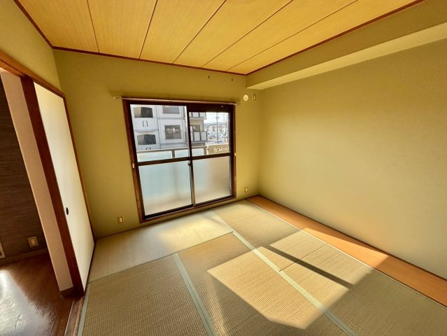 エクラージュB棟の和室