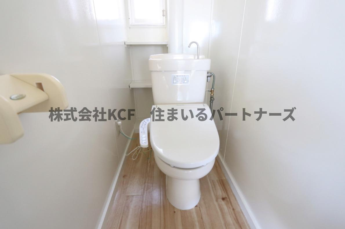 ビレッジハウス下広川一号棟のトイレ|落ち着いた色調のトイレです