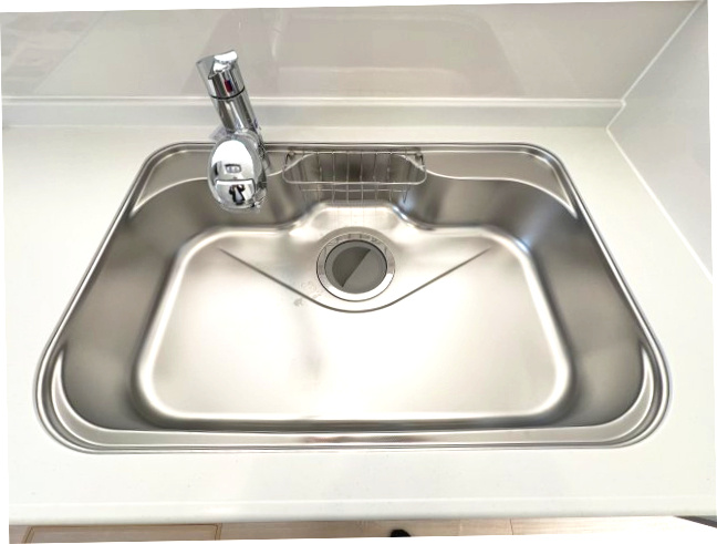 昭島市拝島町3丁目　新築戸建全3棟のキッチン|蛇口をひねるとすぐにきれいなお水が使える蛇口一体型浄水器を設置