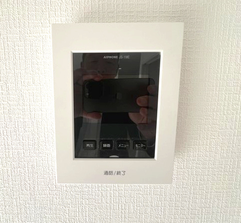 昭島市拝島町3丁目　新築戸建全3棟の防犯設備|お子様のお留守番にも安心、訪問者を確認できるＴＶモニターインターホン付き