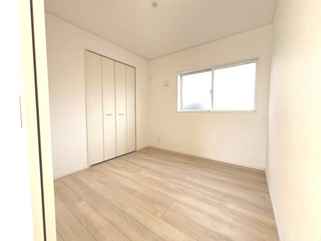 昭島市拝島町3丁目　新築戸建全3棟の洋室|【洋室1】1階リビングに隣接した4.5帖の洋室