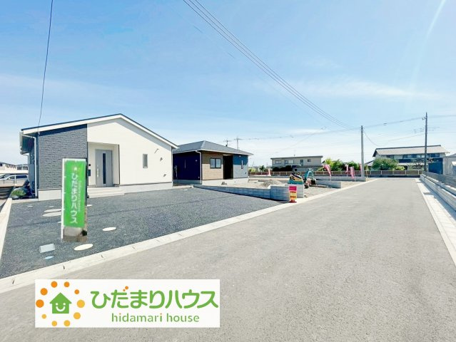 加須市馬内第3　新築一戸建て　03　クレイドルガーデンの前面道路含む現地写真