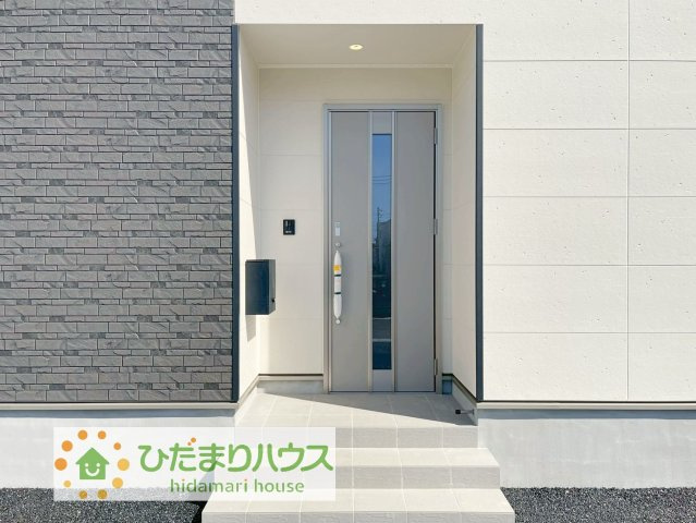 加須市馬内第3　新築一戸建て　03　クレイドルガーデンの玄関