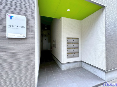 【エントランス】 | インフィニティ―エル | 建物の内部です