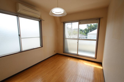 【居間・リビング】 | 大東マンション | ※同建物ほかのお部屋の写真です。