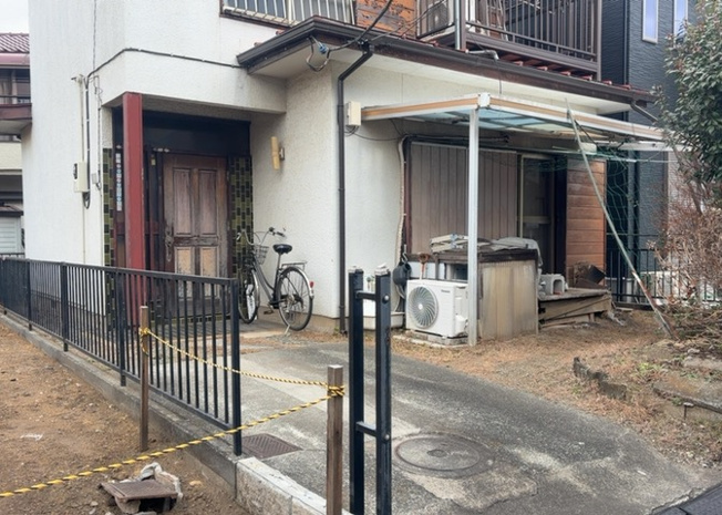 【外観】 | 土地の形が極端に長細かったり、狭小地、あるいは道路との高低差がある傾斜地だった場合、後々売ろうとしても買い手がつかない場合もあります。後々、売却することになった時に価値の下がらない土地を選びましょう。