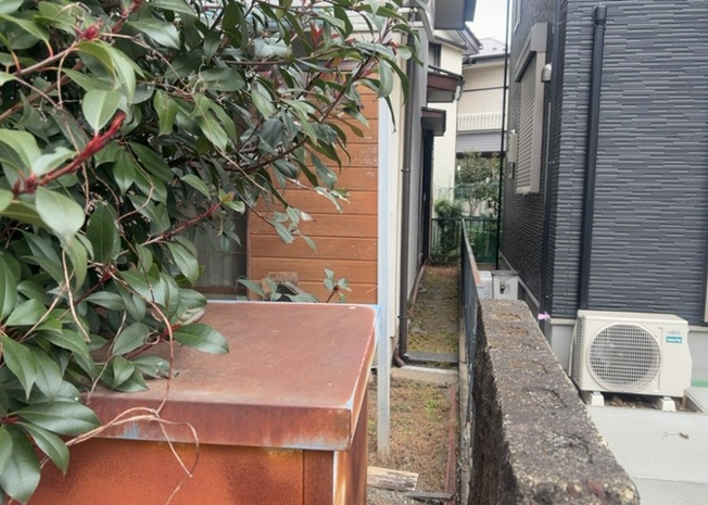 【外観】 | 家を建てる前提で土地を探している場合、地盤の丈夫さは譲れない条件の一つです。地盤が脆弱だと追加工事が必要となります。また、過去に地盤沈下や液状化現象を起こした土地は、できるだけ避けた方がいいでしょう。