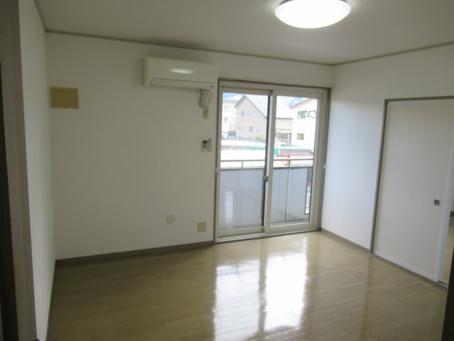 テンアールの居間・リビング|201号室のサンプル写真となります