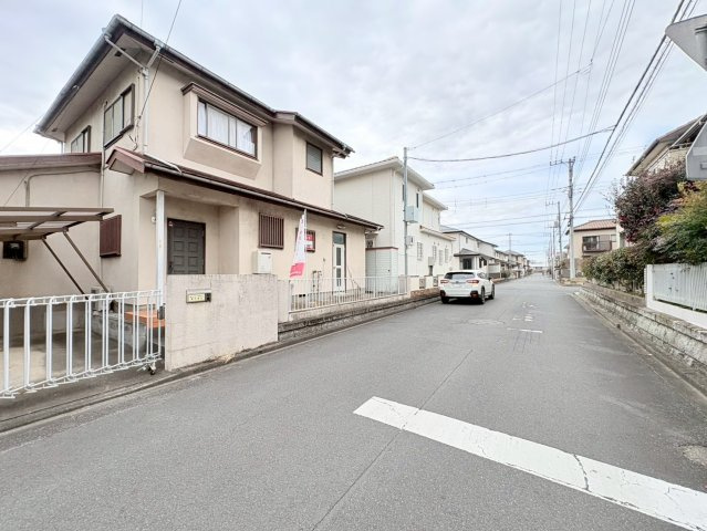 鶴ヶ島市藤金　建築条件なし売地　東武東上線『若葉駅』徒歩19分　【藤小学区】の前面道路含む現地写真